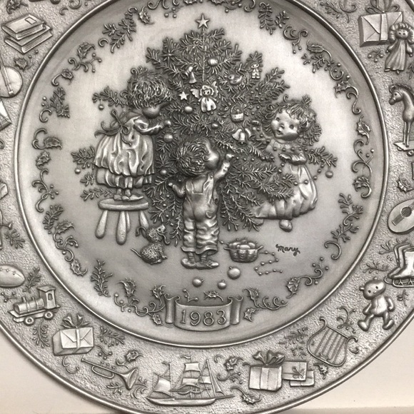 1983 Hallmark Pewter Christmas Plate - Picture 11 of 15